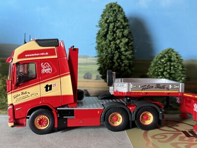 Tekno Tekno Volvo FH05 Globetrotter XL 6x4 with 4-axle Goldhofer lowloader TORBEN RAFN