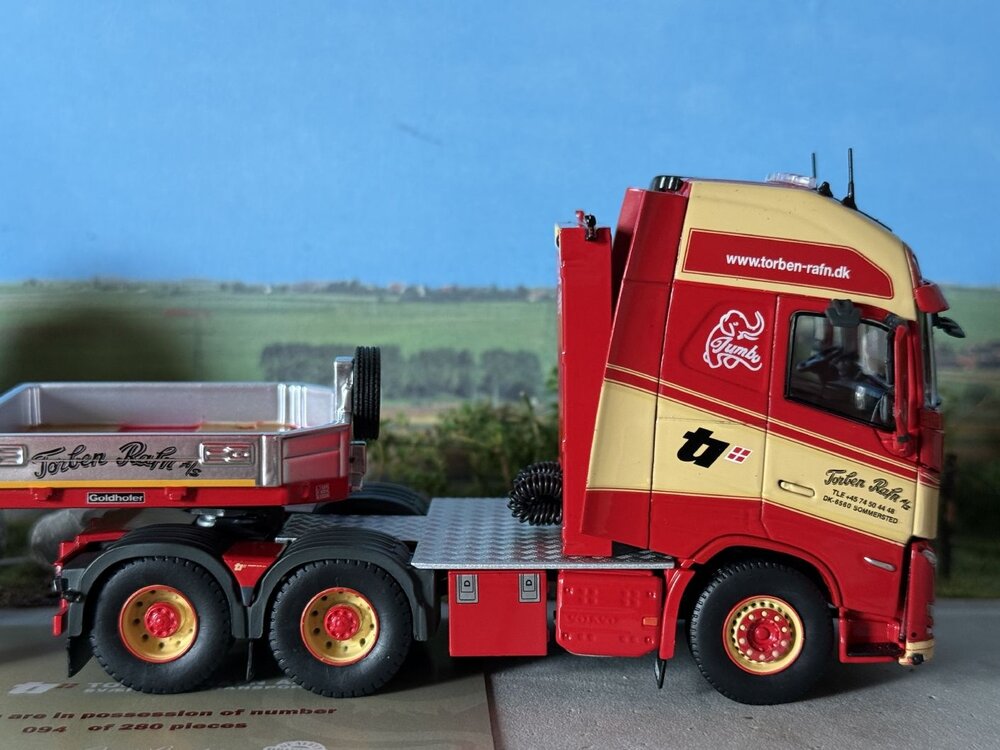 Tekno Tekno Volvo FH05 Globetrotter XL 6x4 with 4-axle Goldhofer lowloader TORBEN RAFN