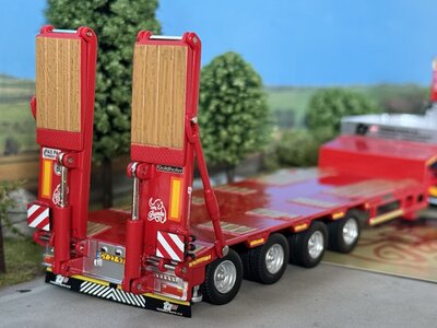 Tekno Tekno Volvo FH05 Globetrotter XL 6x4 met 4-assige Goldhofer dieplader TORBEN RAFN