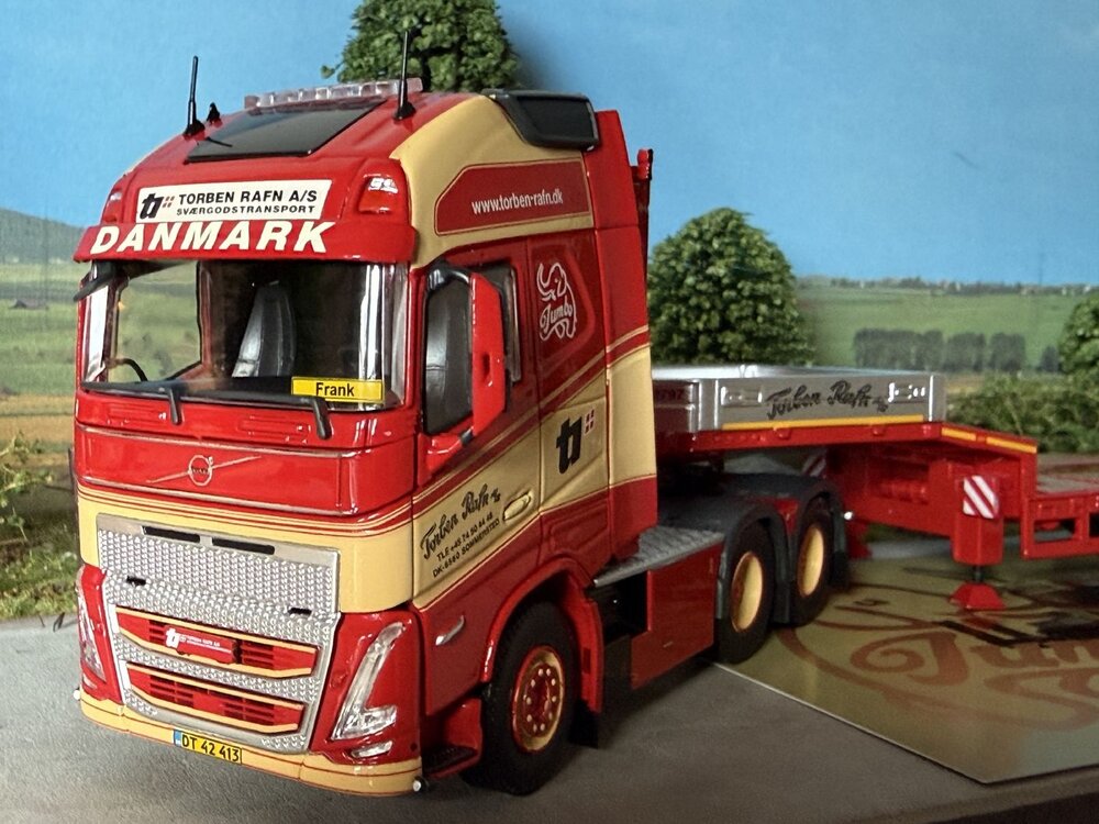 Tekno Tekno Volvo FH05 Globetrotter XL 6x4 with 4-axle Goldhofer lowloader TORBEN RAFN