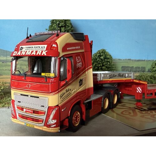 Tekno Tekno Volvo FH05 Globetrotter XL 6x4 with 4-axle Goldhofer lowloader TORBEN RAFN