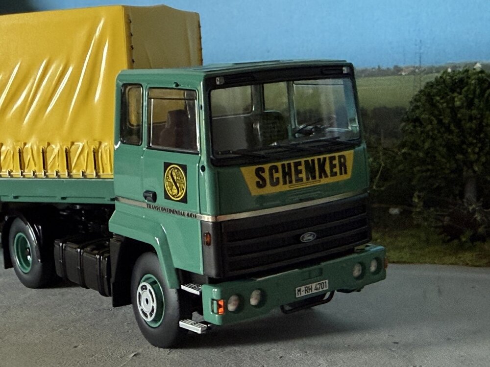 Tekno Tekno Ford Transcontinental 4x2 met klassieke huiftrailer SCHENKER