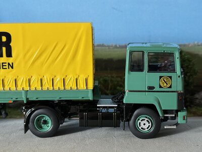 Tekno Tekno Ford Transcontinental 4x2 met klassieke huiftrailer SCHENKER