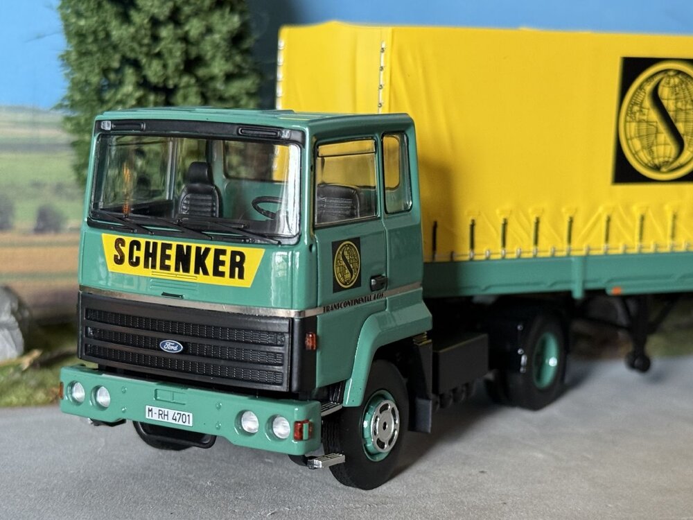 Tekno Tekno Ford Transcontinental 4x2 met klassieke huiftrailer SCHENKER