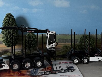 Tekno Tekno Scania Next Gen 770S Highline 4-assige motorwagen met 3-assige Zweedse houtaanhanger ANGEBY AKERI