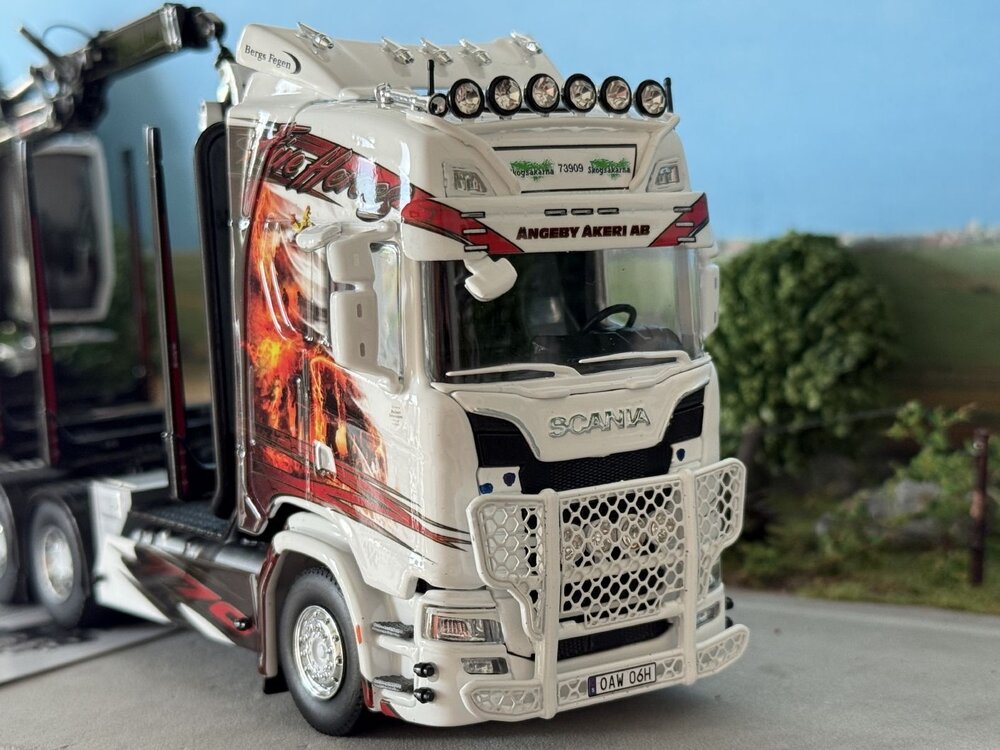 Tekno Tekno Scania Next Gen 770S Highline 4-axle riged truck with 3-axle Swedish wood trailer ANGEBY AKERI - Copy