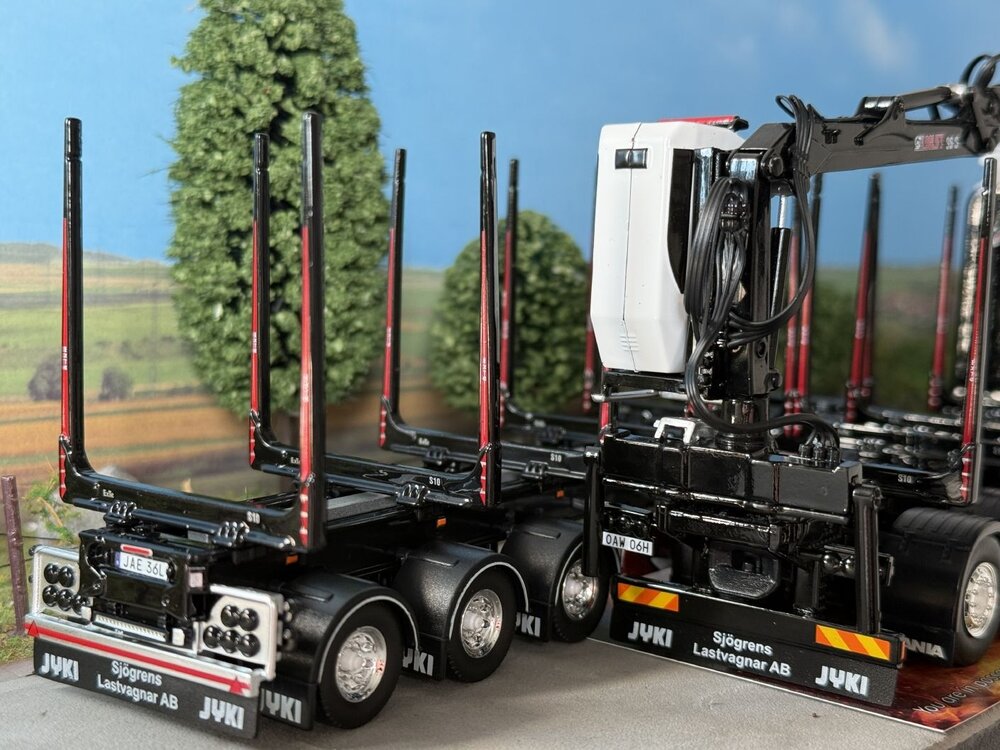 Tekno Tekno Scania Next Gen 770S Highline 4-assige motorwagen met 3-assige Zweedse houtaanhanger ANGEBY AKERI