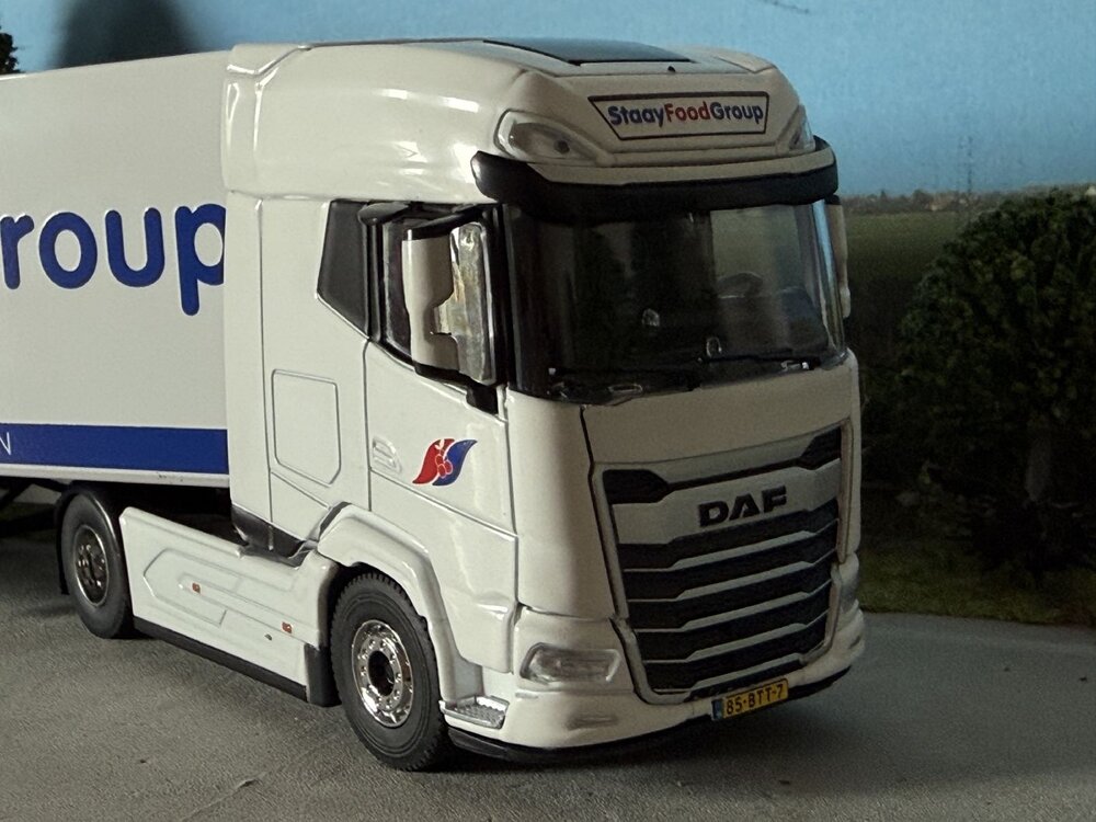 Cavallino Cavallino DAF XG+  with 3-axle reefertrailer STAAY FOOD GROUP