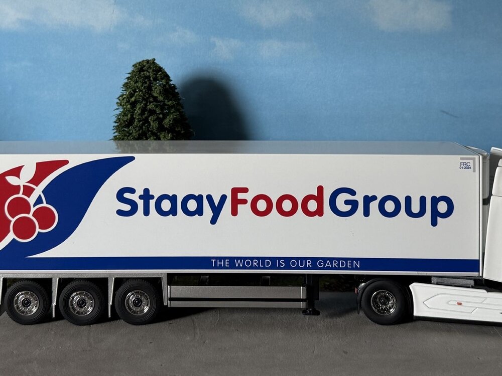 Cavallino Cavallino DAF XG+  with 3-axle reefertrailer STAAY FOOD GROUP