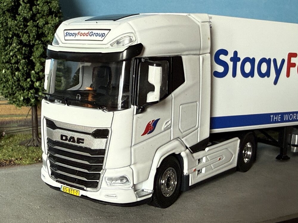 Cavallino Cavallino DAF XG+ met 3-as koeloplegger STAAY FOOD GROUP