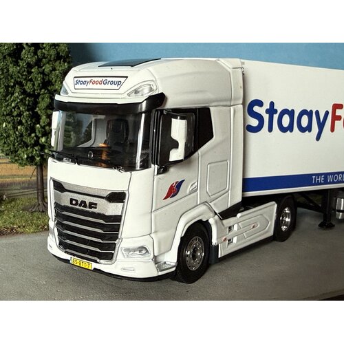 Cavallino Cavallino DAF XG+  with 3-axle reefertrailer STAAY FOOD GROUP