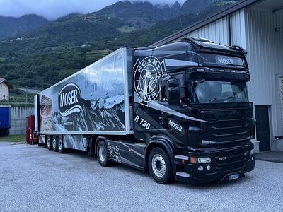 Tekno Tekno Scania R Topline 4x2 with 3-axle reefer trailer MOSER