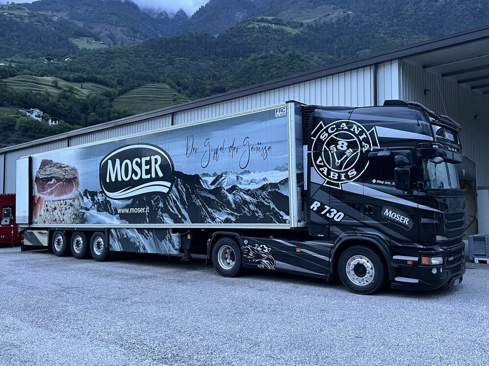 Tekno Tekno Scania R Topline 4x2 with 3-axle reefer trailer MOSER