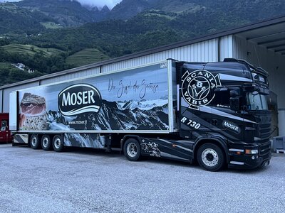 Tekno Tekno Scania R Topline 4x2 with 3-axle reefer trailer MOSER