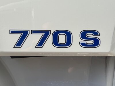 WSI WSI Scania S770 6x2 met 3-as silo oplegger TOM HOBBS