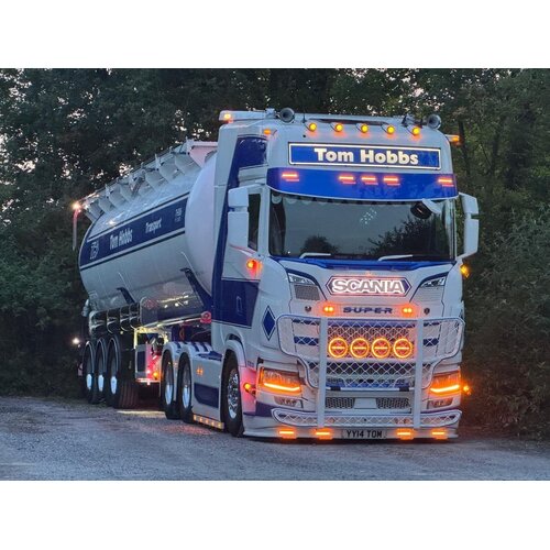 WSI WSI Scania S770 6x2 with 3-axle silo trailer TOM HOBBS