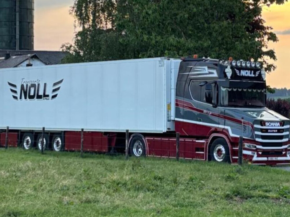 WSI WSI Scania Vlastuin S Torpedo highline facelift 4x2 met  3-assige koeltrailer TRANSPORTS NOLL
