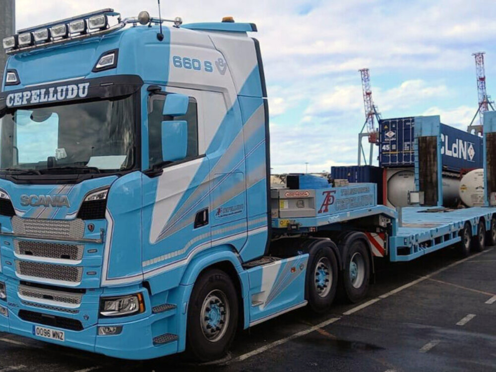 WSI WSI Scania S Highline 6x2 with 4-axle Semi low loader + ramps CEPELLUDO
