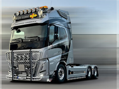 WSI WSI Volvo FH5 Globetrotter XL 6x2 TANK CARGO