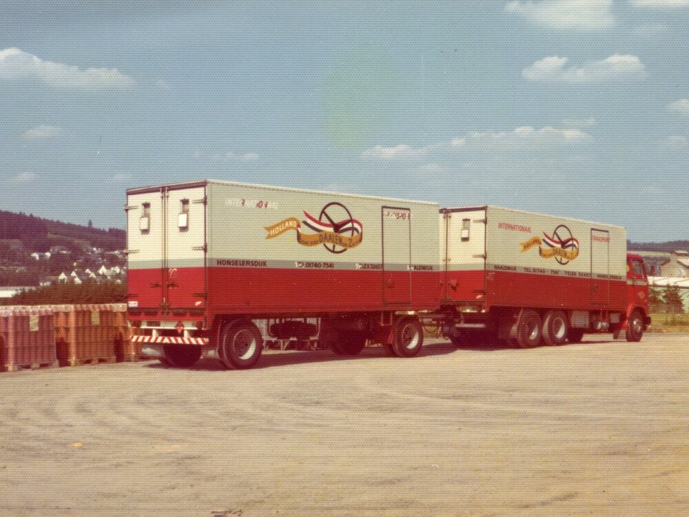 Tekno Tekno Volvo F89 rigid truck with 2-axle trailer VAN DAALEN