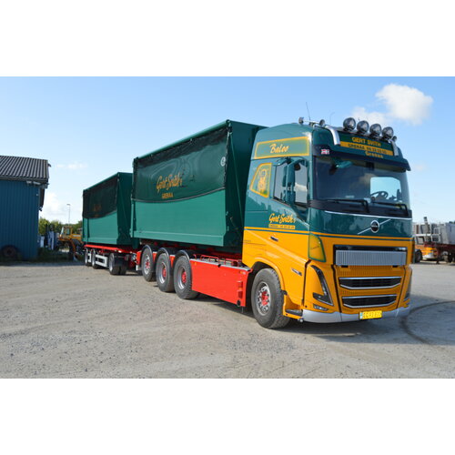 Tekno Tekno Volvo FH05 Globetrotter 8x4 hooklift combi GERT SVITH