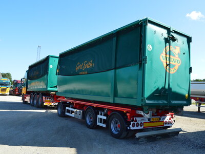 Tekno Tekno Volvo FH05 Globetrotter 8x4 hooklift combi GERT SVITH