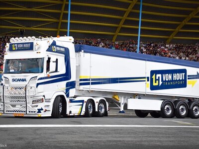 Tekno Tekno Scania NGR 6x2 met 3-assige Stas Kieper VON HOUT TRANSPORT