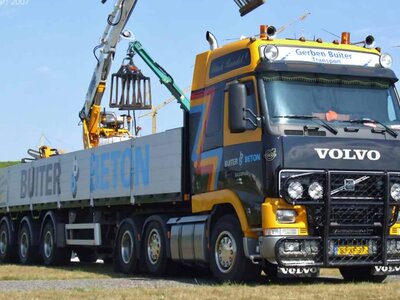 Tekno Tekno Volvo FH 6x2 with 3-axle bricktrailer GERBEN BUITER