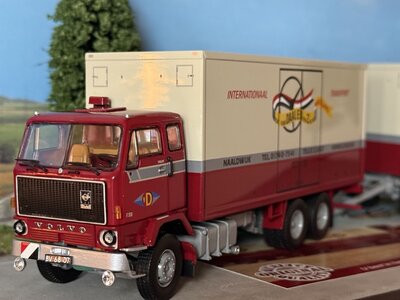 Tekno Tekno Volvo F89 rigid truck with 2-axle trailer VAN DAALEN