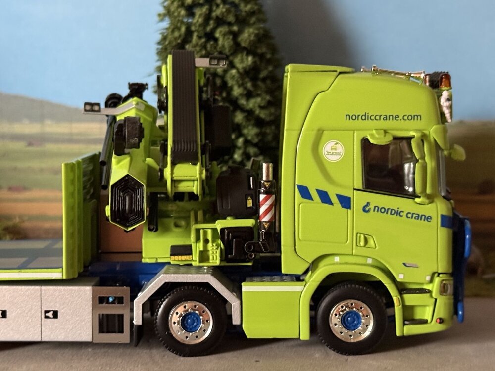 WSI WSI Scania R Highline riged flatbed truck 8x2 with fassi 1100 + jib NORDIC CRANE KYNNINGSRUD