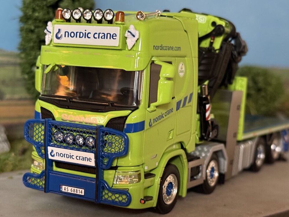 WSI WSI Scania R Highline riged flatbed truck 8x2 with fassi 1100 + jib NORDIC CRANE KYNNINGSRUD