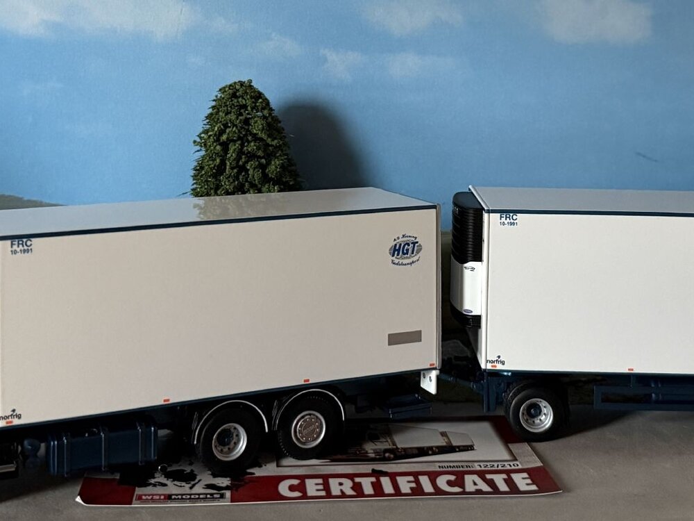 WSI WSI Scania 143M streamline motorwagen met 3-as aanhanger HGT