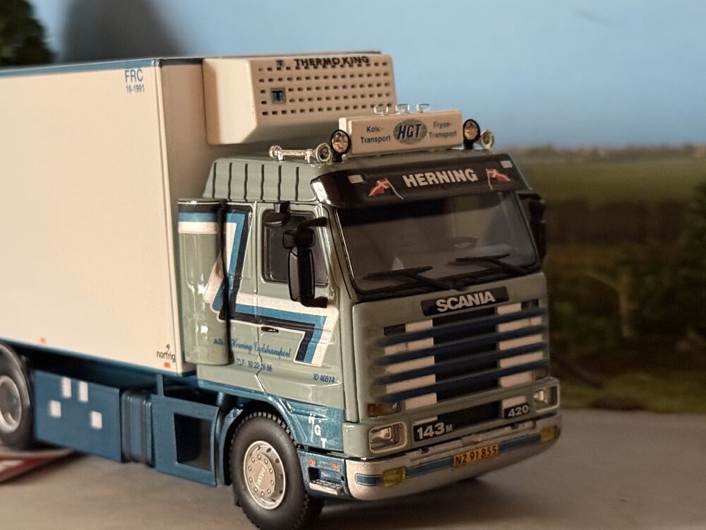 WSI WSI Scania 143M streamline motorwagen met 3-as aanhanger HGT
