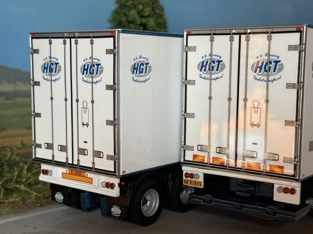 WSI WSI Scania 143M streamline motorwagen met 3-as aanhanger HGT