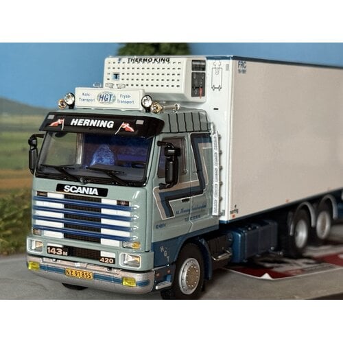 WSI WSI Scania 143M streamline motorwagen met 3-as aanhanger HGT