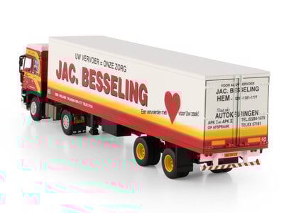 WSI WSI DAF 3300 Space Cab 4x2 met classic 2-as box trailer DRIEBAN