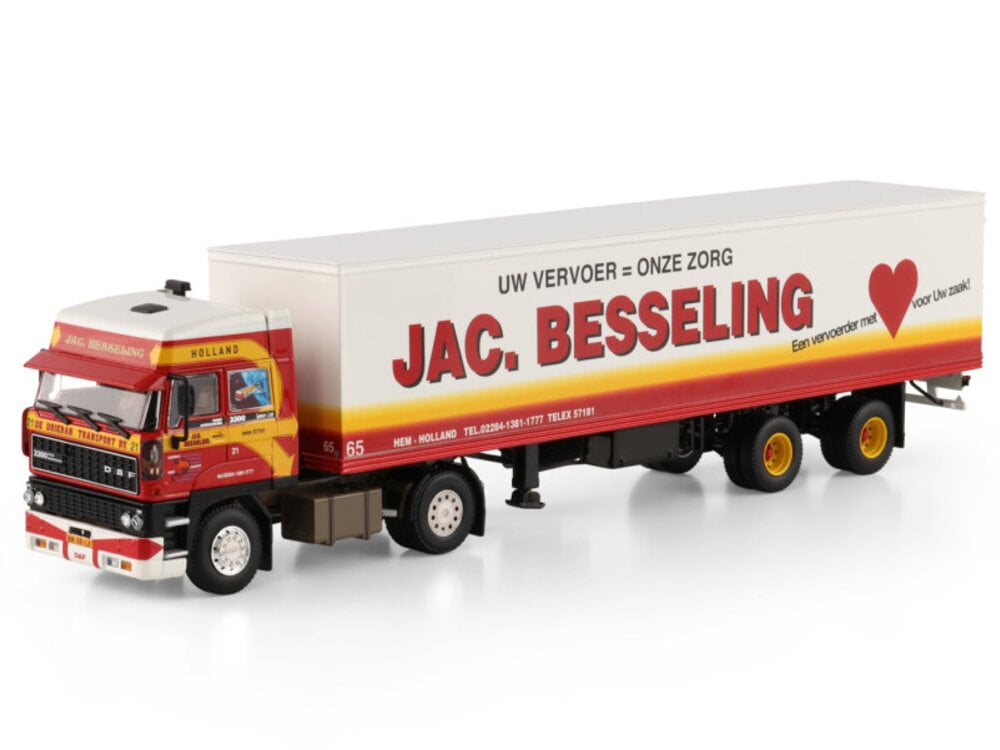 WSI WSI DAF 3300 Space Cab 4x2 met classic 2-as box trailer DRIEBAN