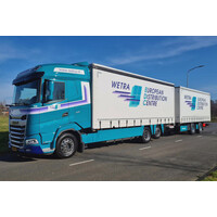 WSI DAF XG motorwagen 6x2 met 2-assige schuifzeilen trailer WETRA EDC
