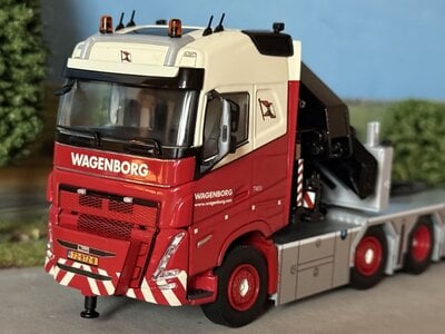 WSI WSI Volvo FH5 Globetrotter 8x2  With palfinger PK 92002 SH + jib WAGENBORG NEDLIFT