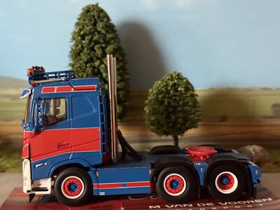 WSI WSI Volvo FH5 sleeper cab 6x2 twin steer M. VAN DE VOOREN TRANSPORT