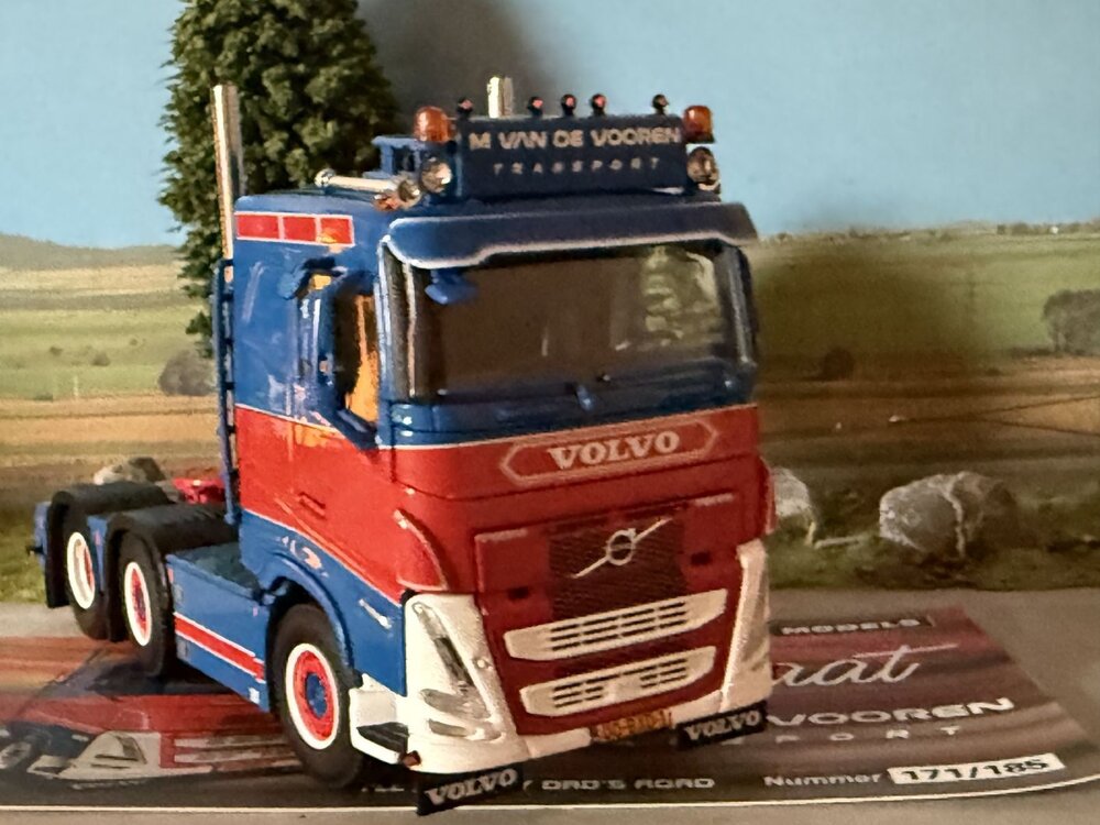 WSI WSI Volvo FH5 sleeper cab 6x2 twin steer M. VAN DE VOOREN TRANSPORT