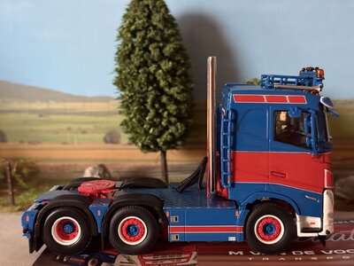 WSI WSI Volvo FH5 sleeper cab 6x2 twin steer M. VAN DE VOOREN TRANSPORT