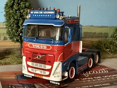 WSI WSI Volvo FH5 sleeper cab 6x2 twin steer M. VAN DE VOOREN TRANSPORT