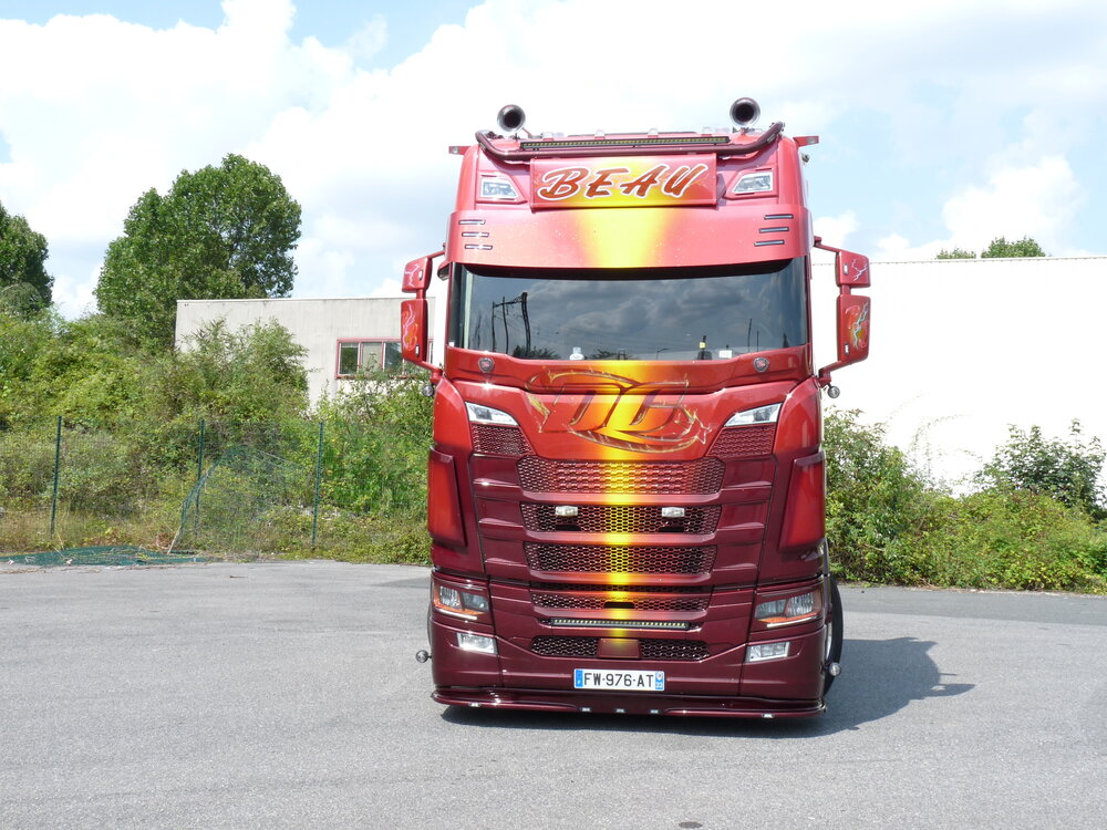 Tekno Tekno Scania Next Gen S-serie Highline BEAU D.C. COMICS