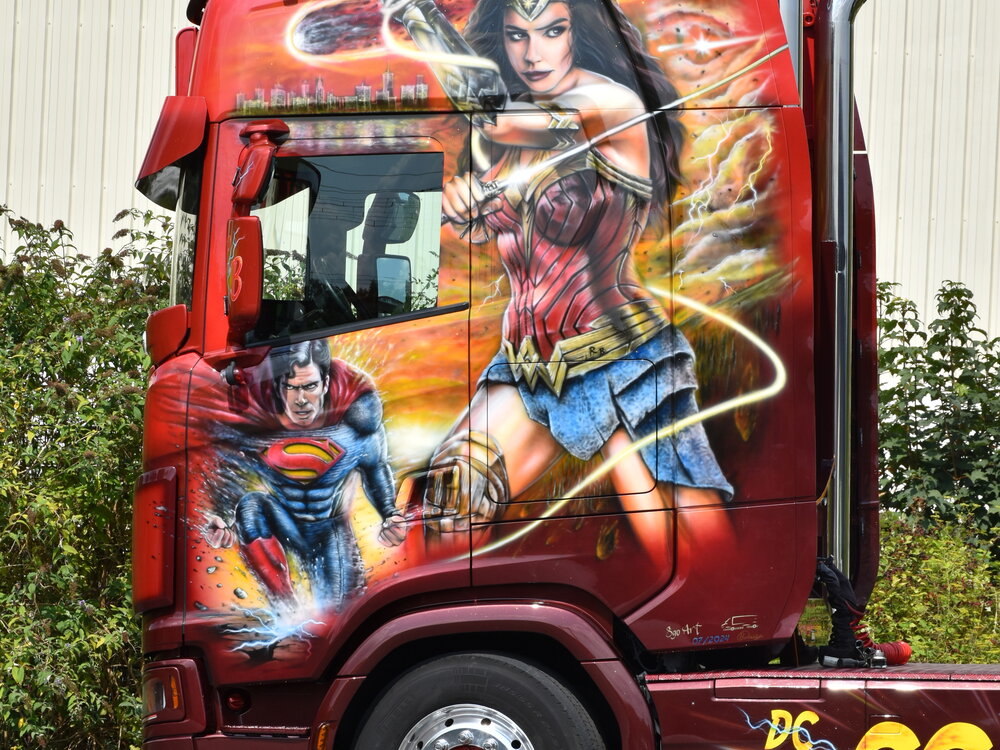 Tekno Tekno Scania Next Gen S-serie Highline BEAU D.C. COMICS