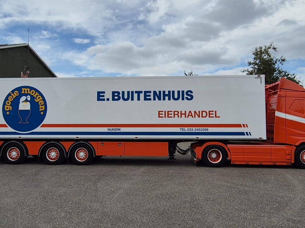 Tekno Tekno Volvo FH05 4x2 low roof with 3-axle closed trailer E. BUITENHUIS