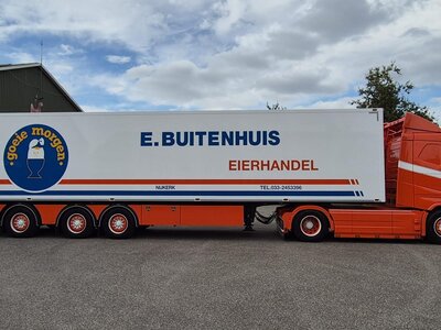 Tekno Tekno Volvo FH05 4x2 low roof with 3-axle closed trailer E. BUITENHUIS