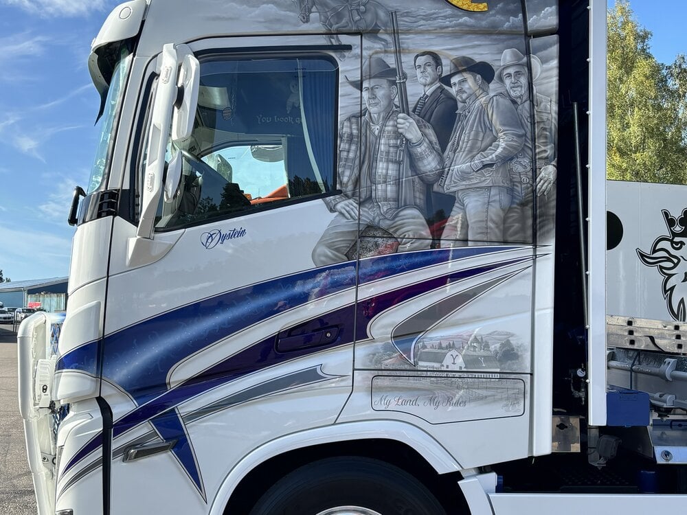 Tekno Tekno Volvo FH05 Globetrotter XL 4-axle Swedish wood combination FELLE TRANSPORT AS