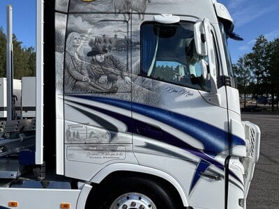 Tekno Tekno Volvo FH05 Globetrotter XL 4-axle Swedish wood combination FELLE TRANSPORT AS