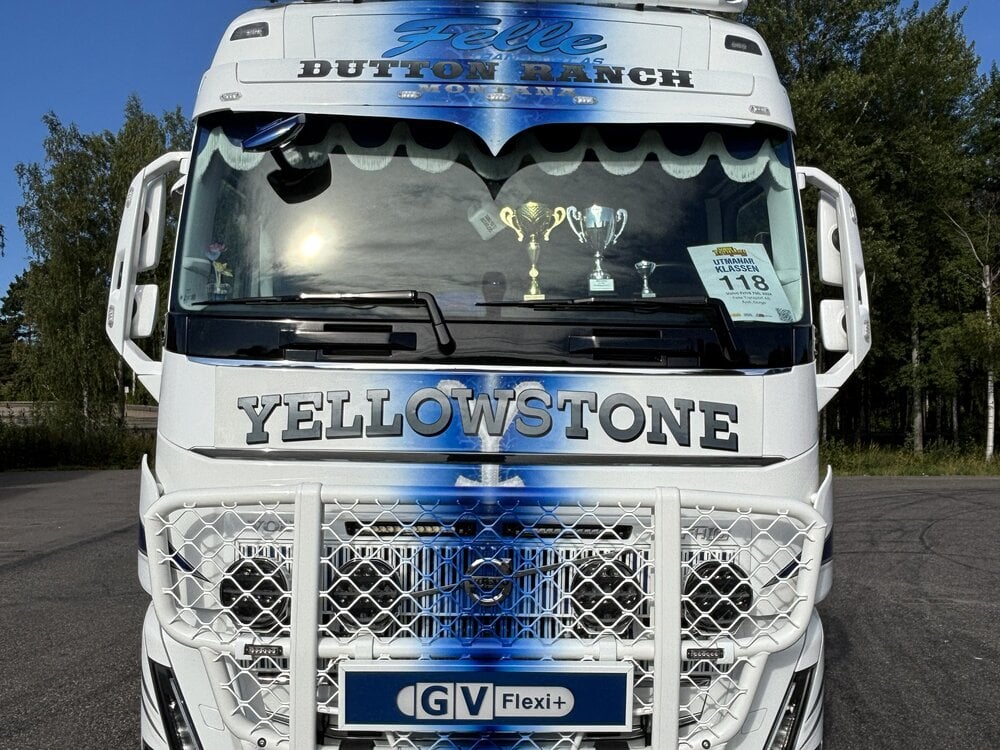 Tekno Tekno Volvo FH05 Globetrotter XL 4-axle Swedish wood combination FELLE TRANSPORT AS